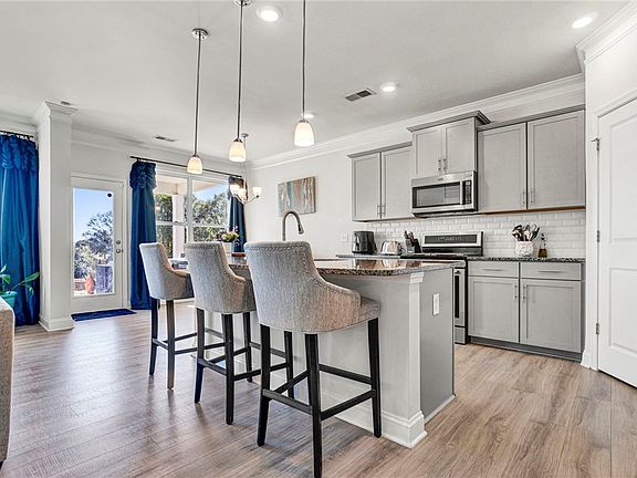 5th image of 111 Pelham Glen Way