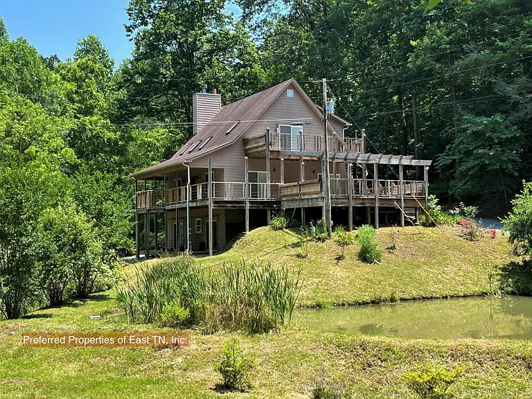709 Brown Mountain Rd — Photo 2