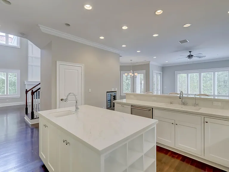 425 NE 11th Ave — Photo 16