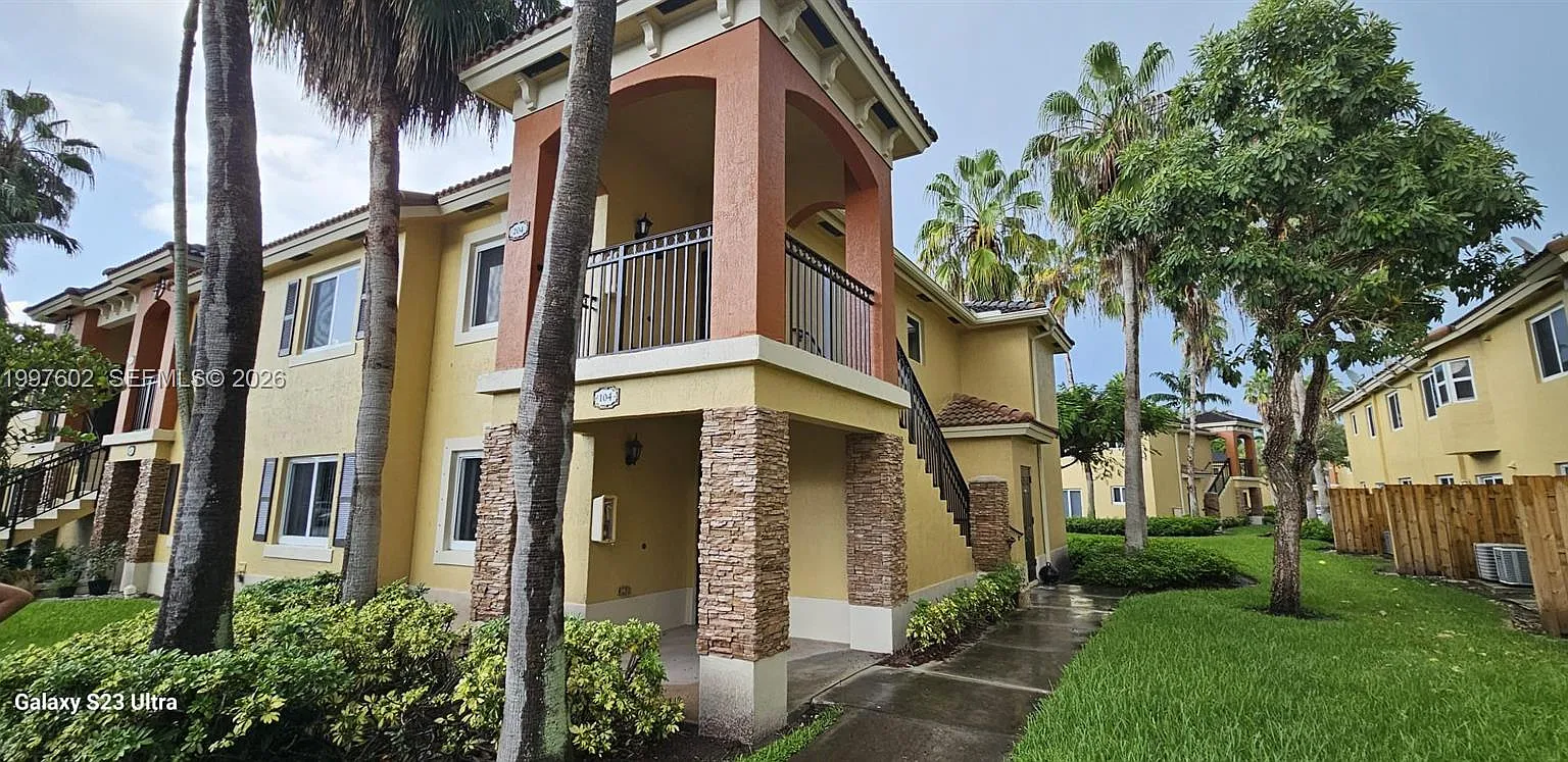 3 bed, 2.0 bath, 1176 sqft, $2,500 — Photo 1