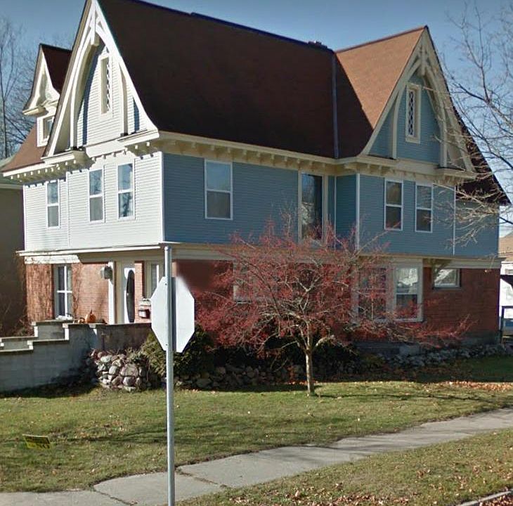 1st image of 221 E Chapin St