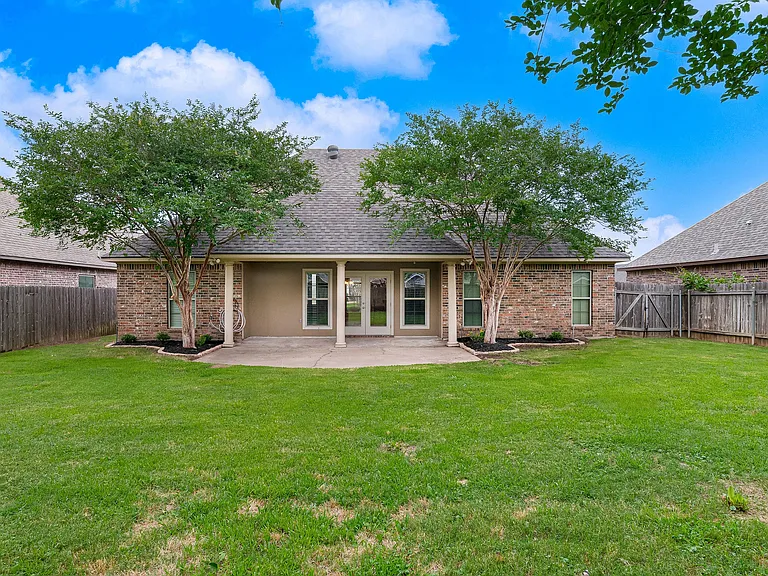713 Saint Martin Ln — Photo 45