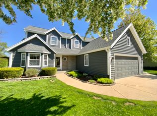 7148 W Woodbury Dr, Franklin, WI 53132
