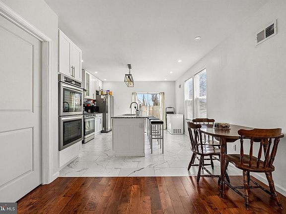5th image of 217 Grape St