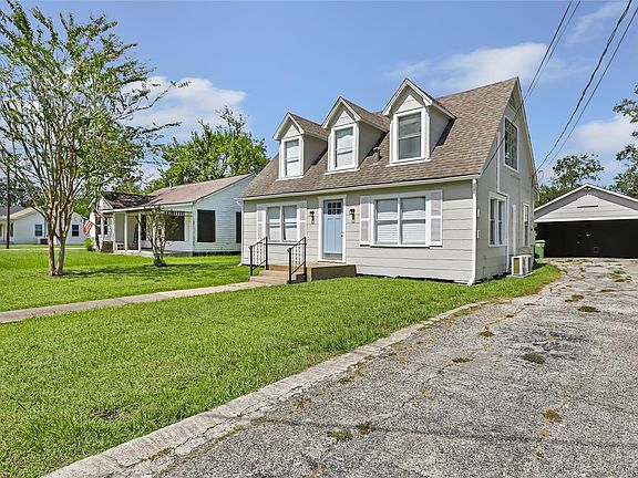 3rd image of 1005 N Main St