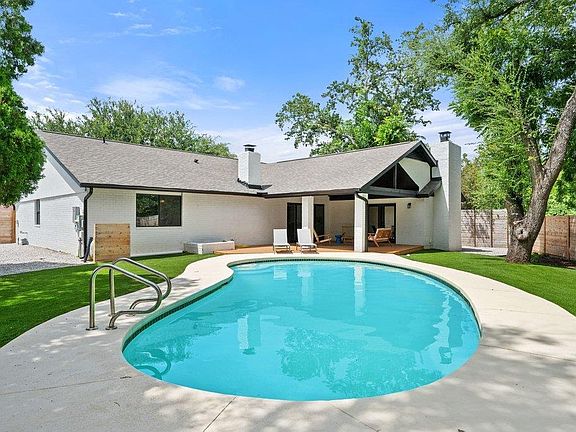 2nd image of 6303 Cannes Cir