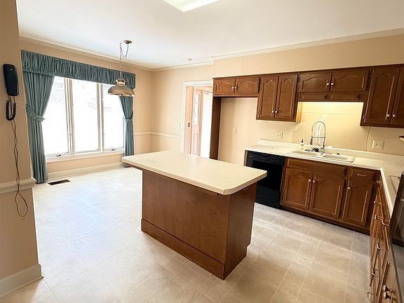 3rd image of 1507 Pansy St NW