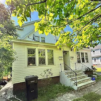 4 bed, 1840 sqft, $2,400 — Photo 2