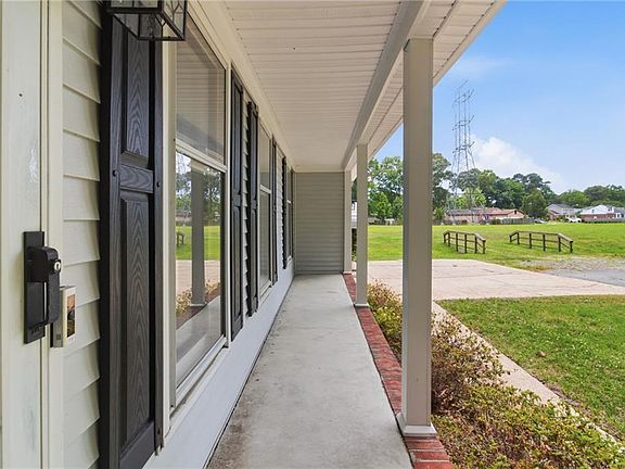 3rd image of 701 Baywood Trl