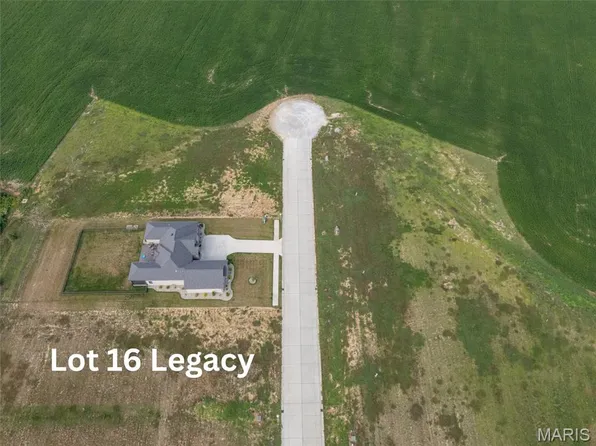 625 Legacy Dr, Waterloo, IL 62298