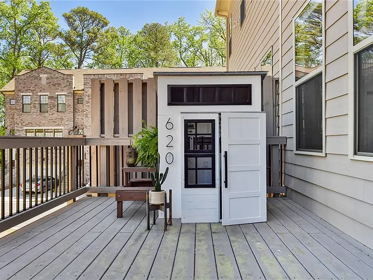 712 Alden Dr — Photo 15
