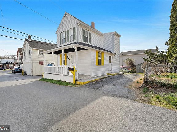 2nd image of 701 Pike St