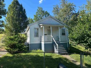 40 2nd St SE, Pulaski, VA 24301