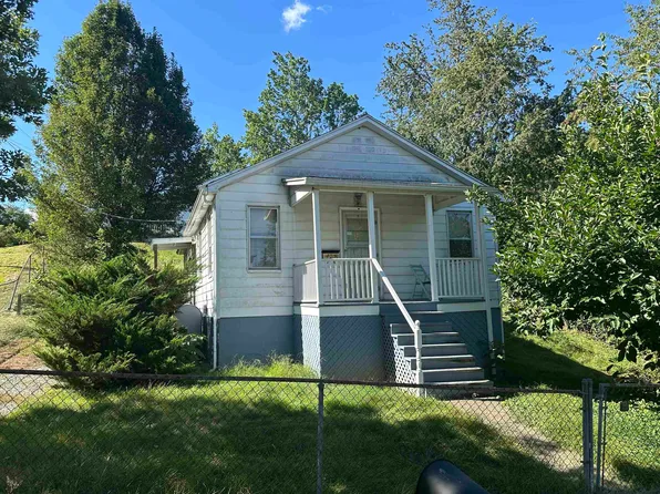 40 2nd St SE, Pulaski, VA 24301