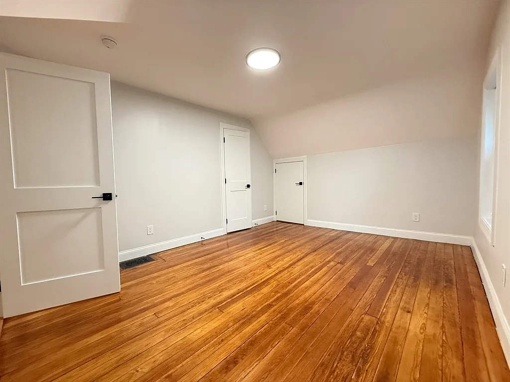 2 bed, 1.0 bath, 967 sqft, $3,000 — Photo 3