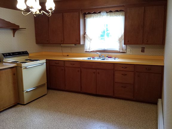 Kitchen(entry from garage)