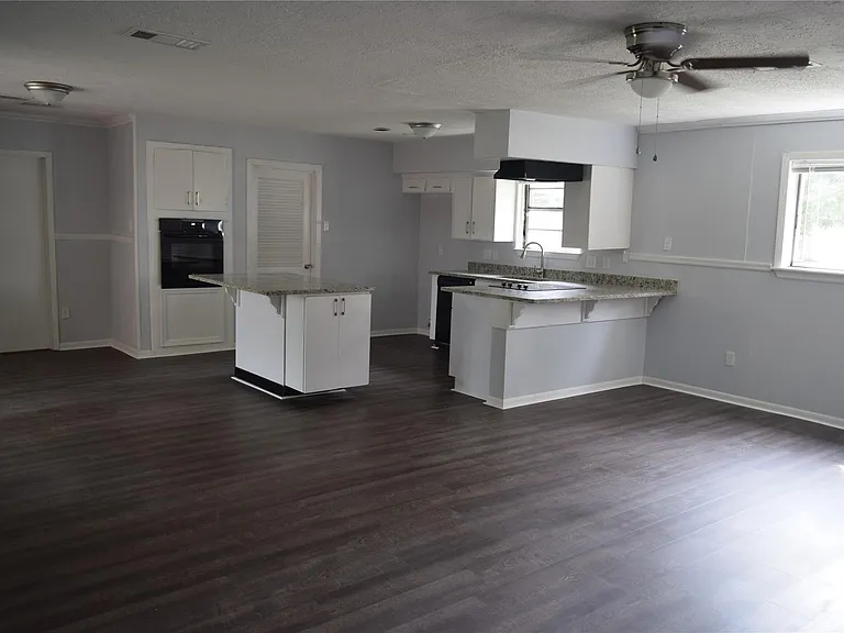 9902 Tolman St — Photo 10