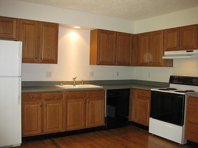 2nd image of 1713 Larch St