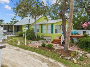 915 Riverside Dr SE, Steinhatchee, FL 32359