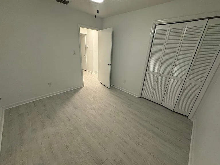 2143 Corinne St — Photo 10