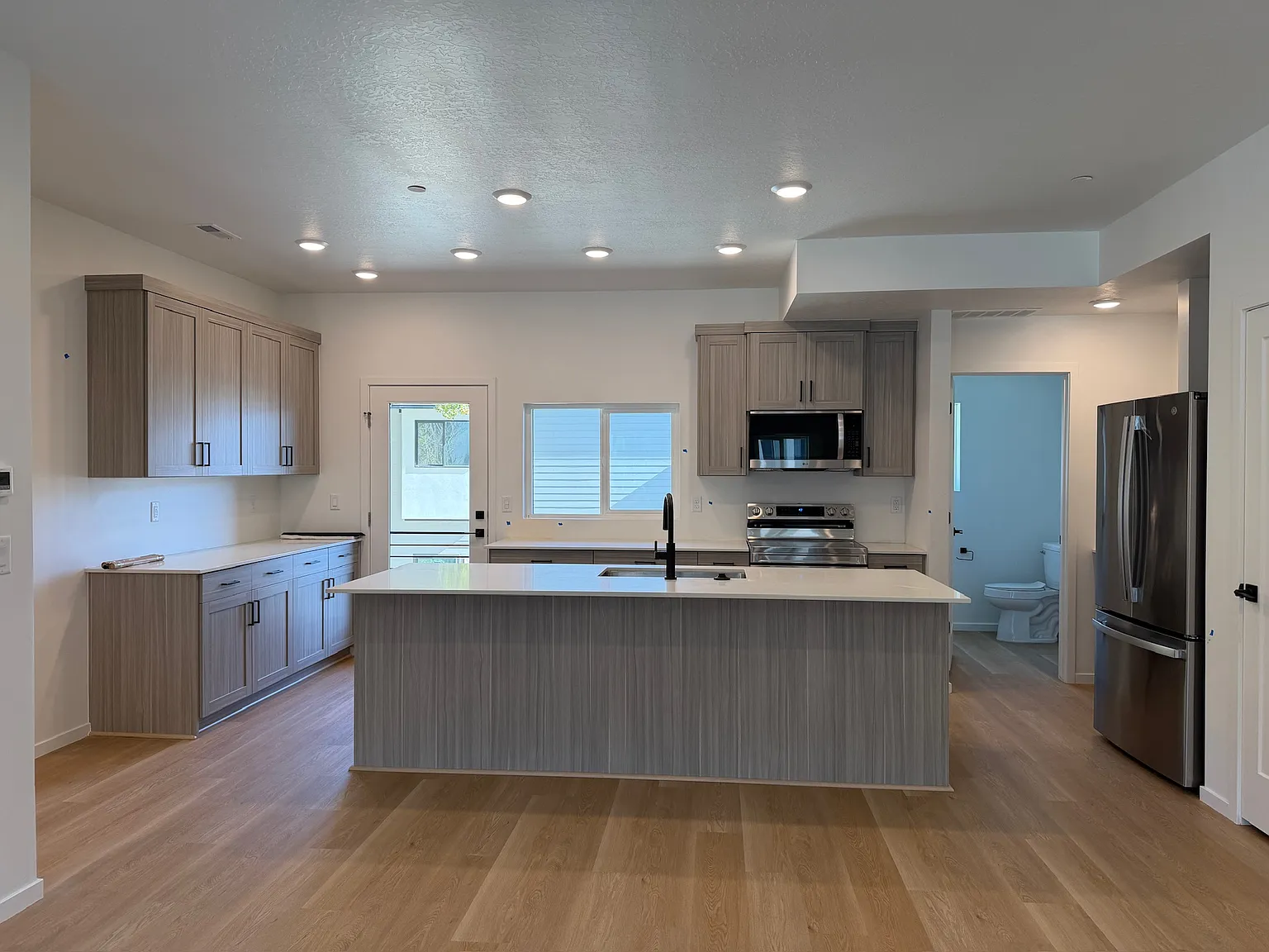 3 bed, 2.5 bath, 1850 sqft, $2,700 — Photo 3