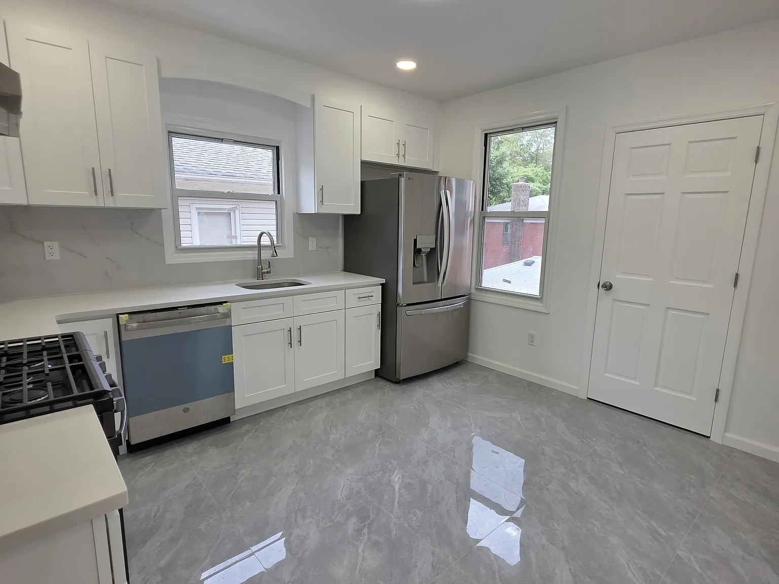 142 Fremont Ave — Photo 4