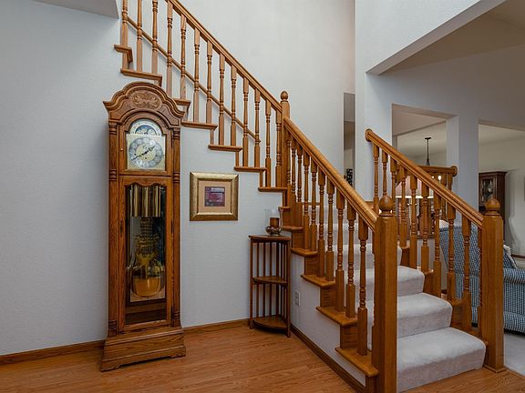 5th image of 240 Oakwood Ln
