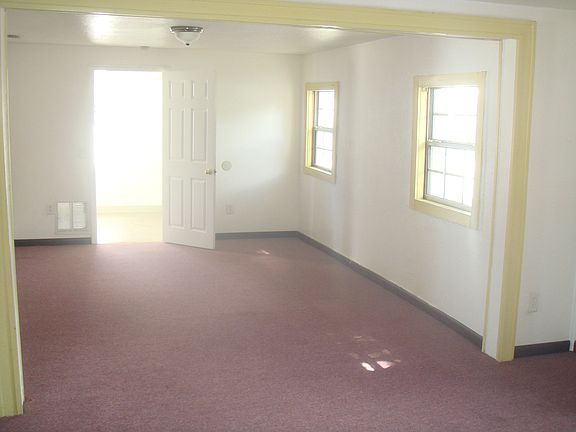 3rd image of 1022 N Brunnell Pkwy