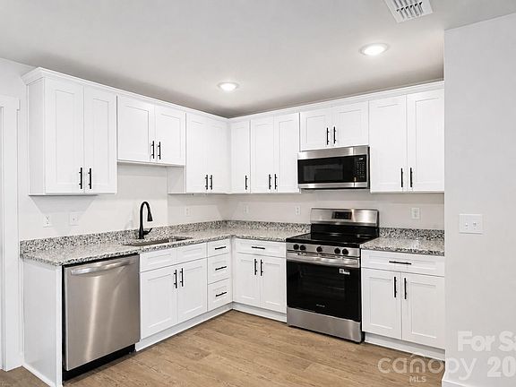 2nd image of 1050 5th St NE