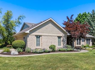 12101 Bending Oaks Ct, Fort Wayne, IN 46845