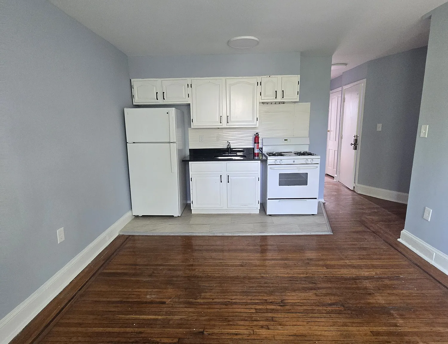 2 bed, 800 sqft, $1,700 — Photo 2