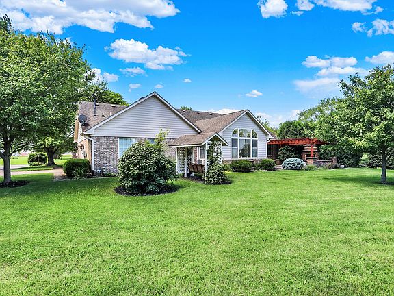 5th image of 977 N Jennifer Dr