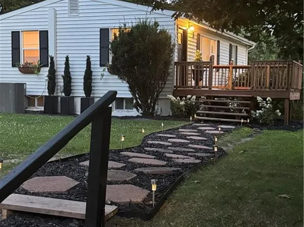 9313 NW 68th St, Kansas City, MO 64152