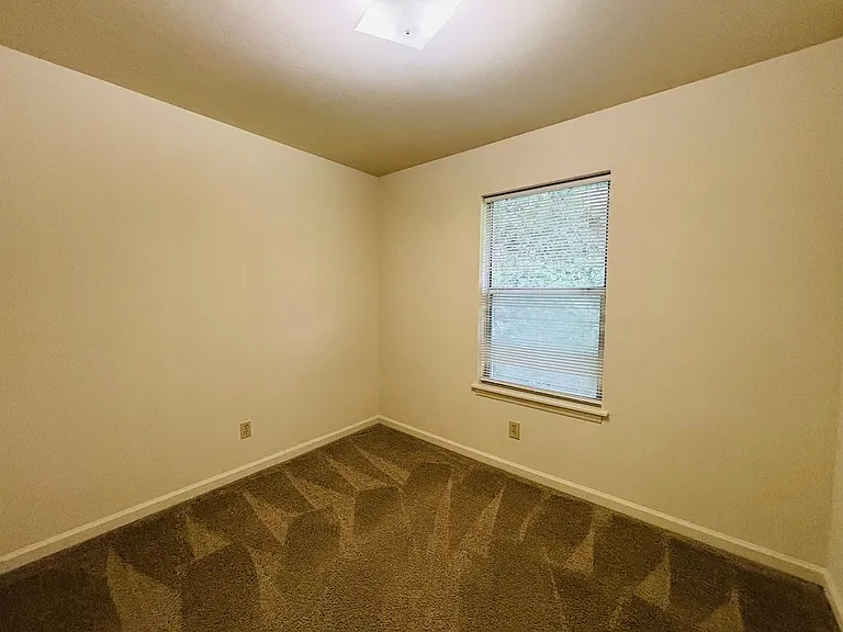 208 Pheasant Run Dr — Photo 9