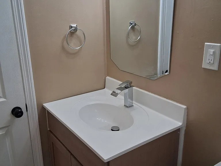 44 Capen St #1 — Photo 13