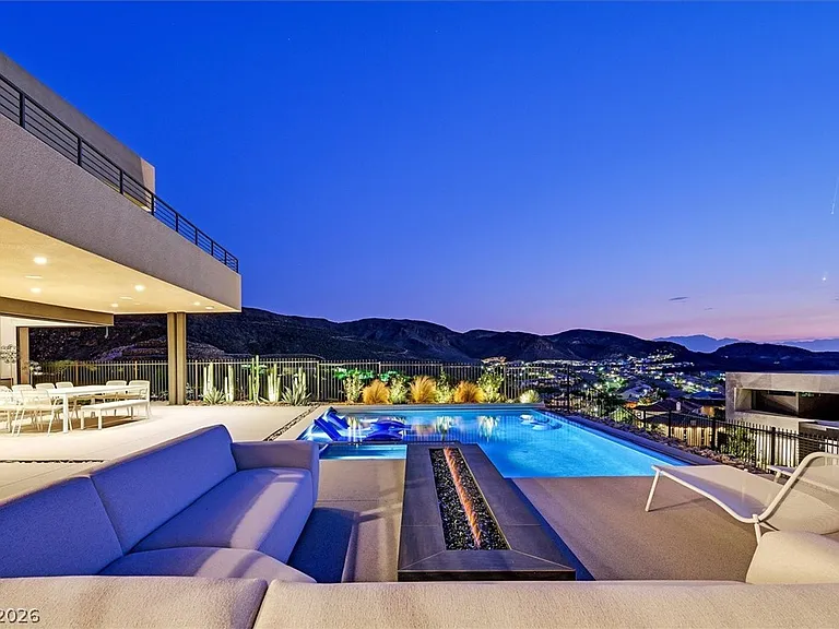 807 Magnum Cliff Ct — Photo 3
