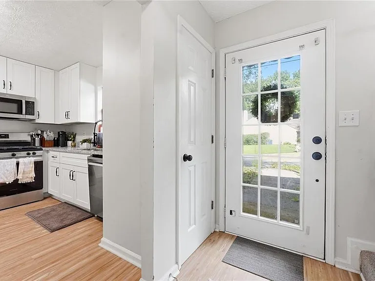 1070 Travelers Trl NW — Photo 4