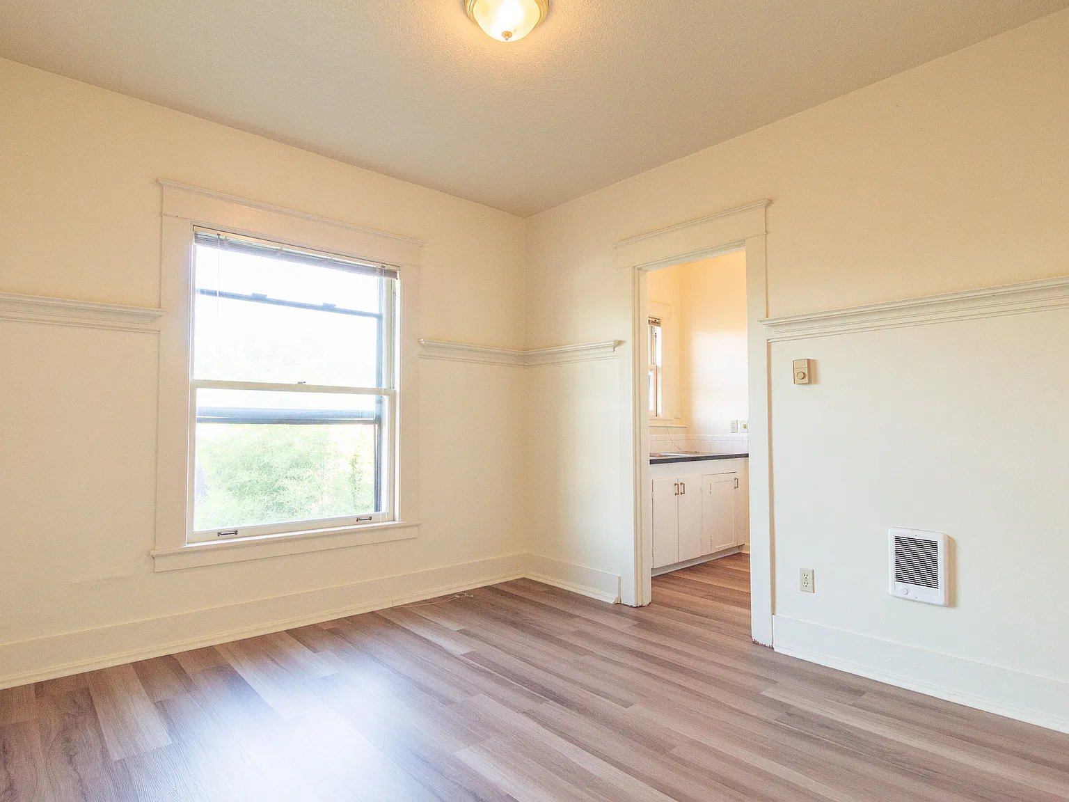 Studio, 350 sqft, $895 — Photo 3