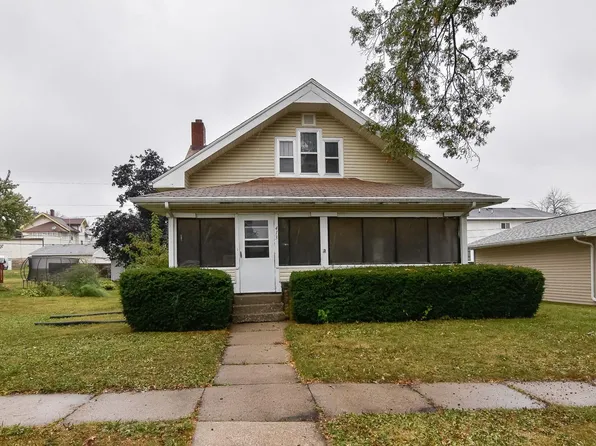 413 4th St, Gladbrook, IA 50635