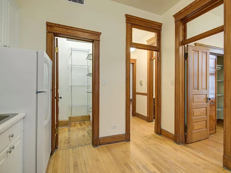 1433 N Wells St #4R — Photo 3