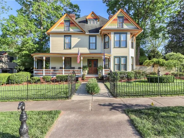 235 Walnut St, Statesville, NC 28677