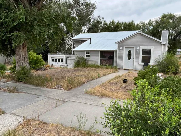 616 S 1st St, Riverton, WY 82501