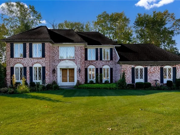 180 Crestwood Ln, Williamsville, NY 14221