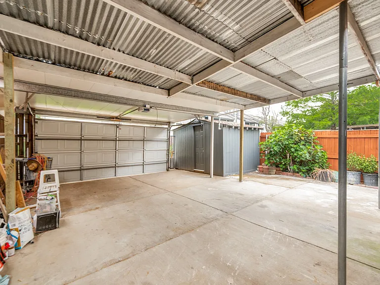 2425 Sunflower Dr — Photo 12