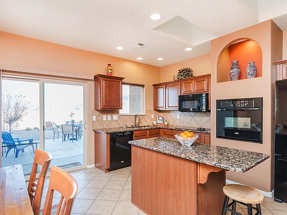 4th image of 844 Golden Yarrow Trl