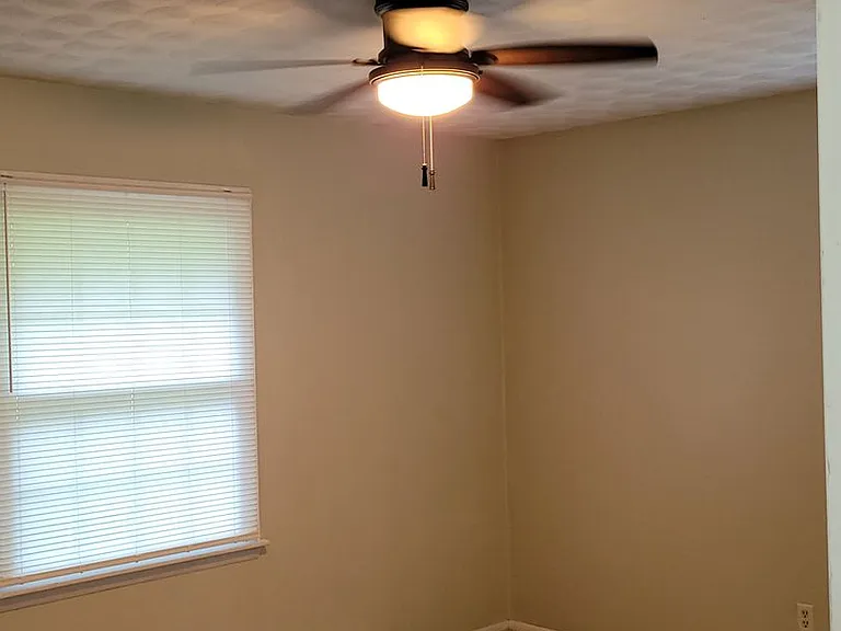 3915 S Orchard Ct — Photo 4