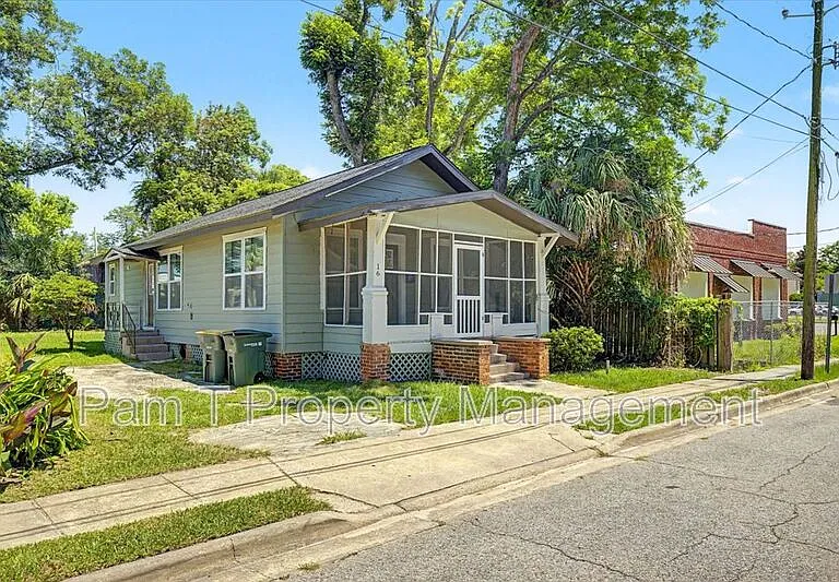 16 Helmken St — Photo 1