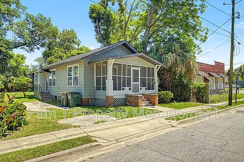 16 Helmken St Photo 1