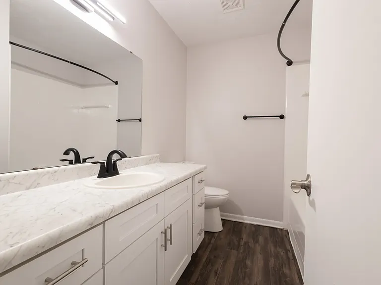 The Sycamores Apartments — Photo 10