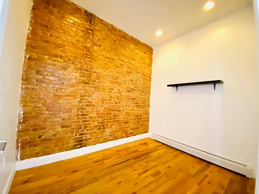 Rented by Blue Egg Realty Corp | media 45